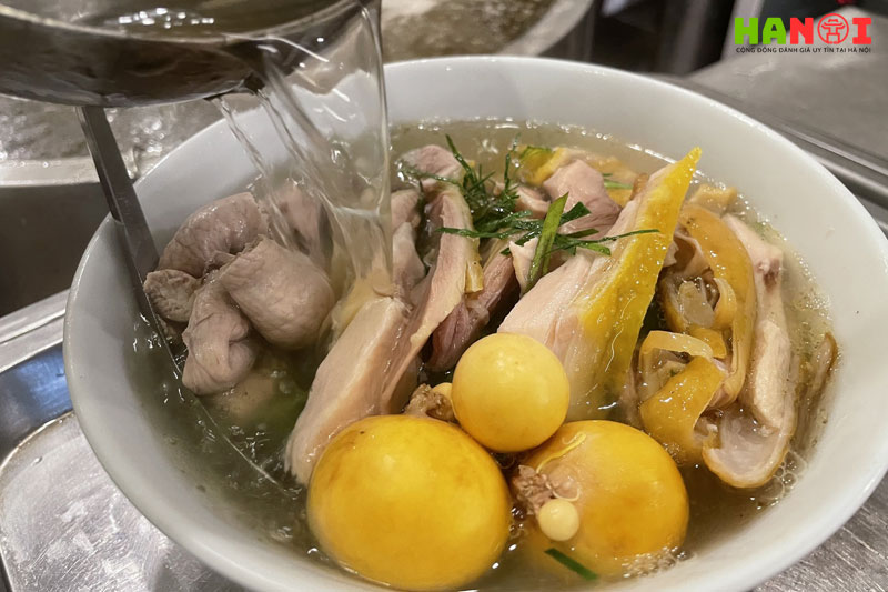 Pho-ga-van-mieu-17-hanoitoplist