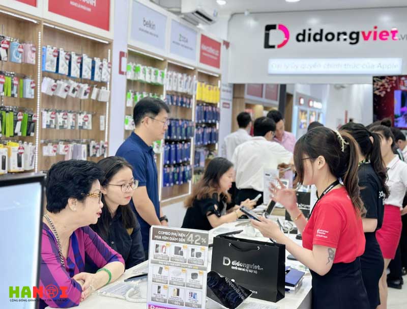 Dien-thoai-gap-samsung-man-lon-cho-nguoi-lam-viec-da-nhiem-3