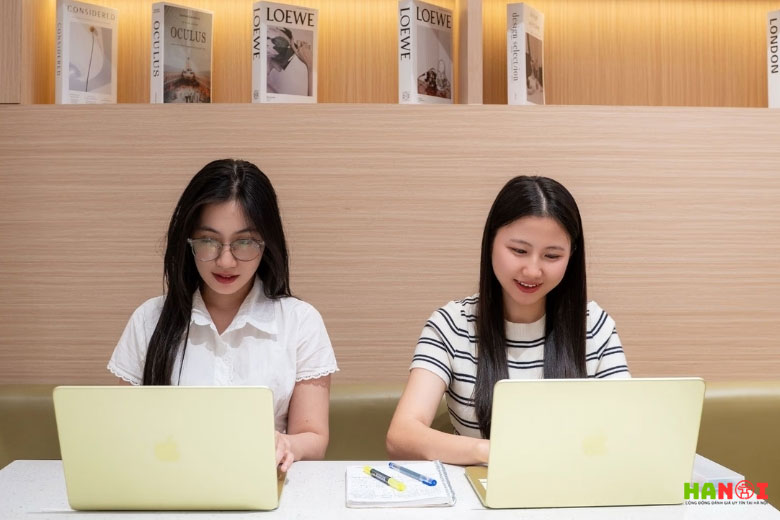 He-sinh-thai-apple-lien-mach-voi-iphone-17-pro-max-va-macbook-neo-2